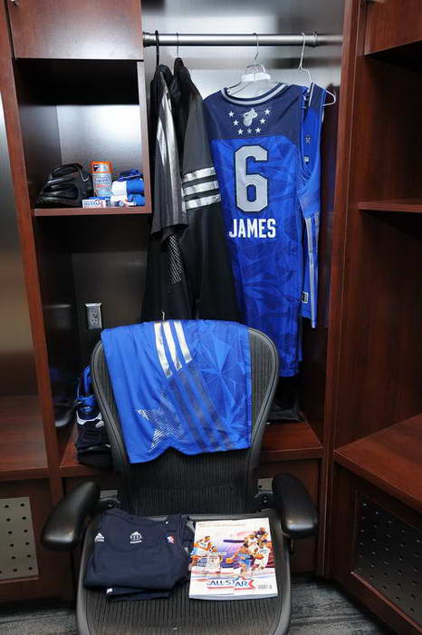 AYX Sports-今晚罗马备战全明星赛，更衣室发声细节曝光，球迷炸锅，临场指挥获称赞(阿根廷女球迷掀起内衣庆祝被男友叫住)