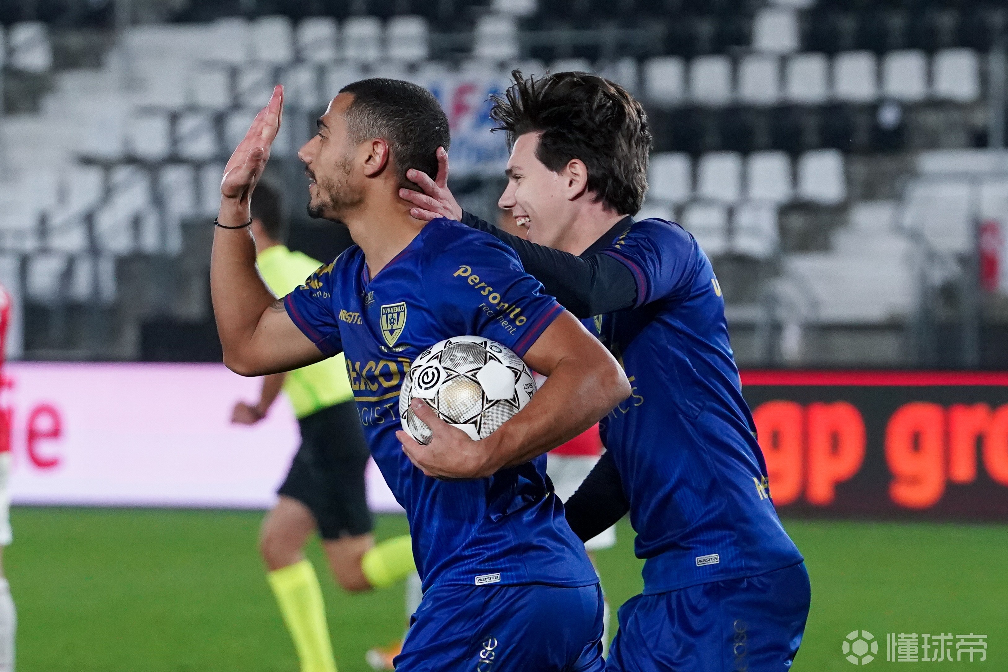 在线体育赛事-包含西亚卡姆在C9比赛中战术调整多伦多猛龙复出首秀备战荷甲之后，窗口期上海申花更衣室发声的词条